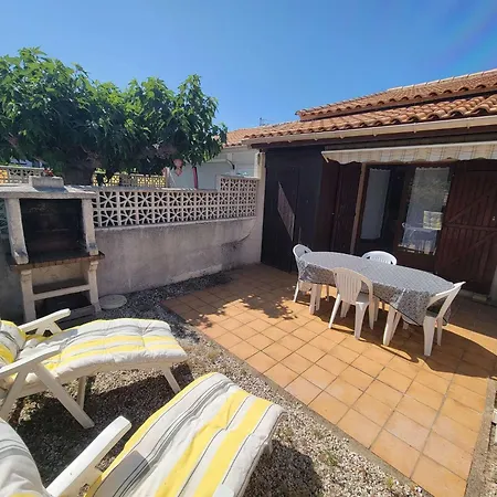 Jolie Maison Dans Securisee Avec Piscine Commune , 4 Couchages , 400 M De La De Lrjp54