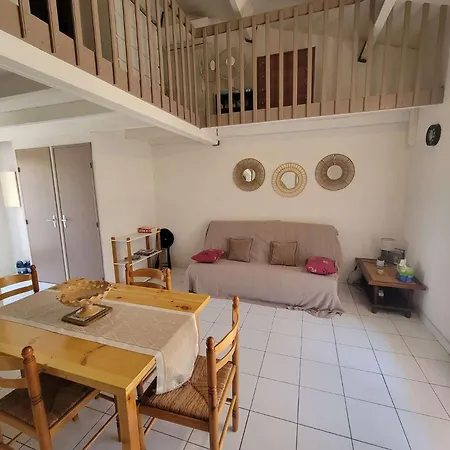Jolie Maison Dans Securisee Avec Piscine Commune , 4 Couchages , 400 M De La De Lrjp54 *