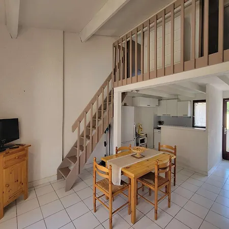 Jolie Maison Dans Securisee Avec Piscine Commune , 4 Couchages , 400 M De La De Lrjp54